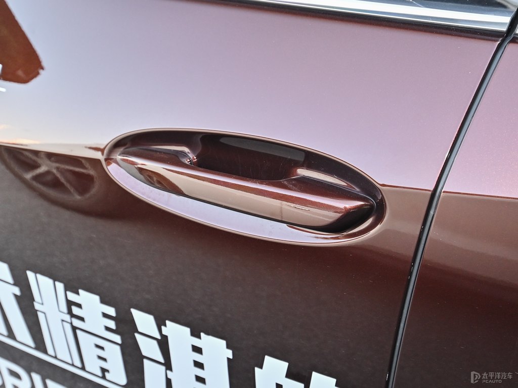 琥珀色雷克薩斯UX車身外觀圖片