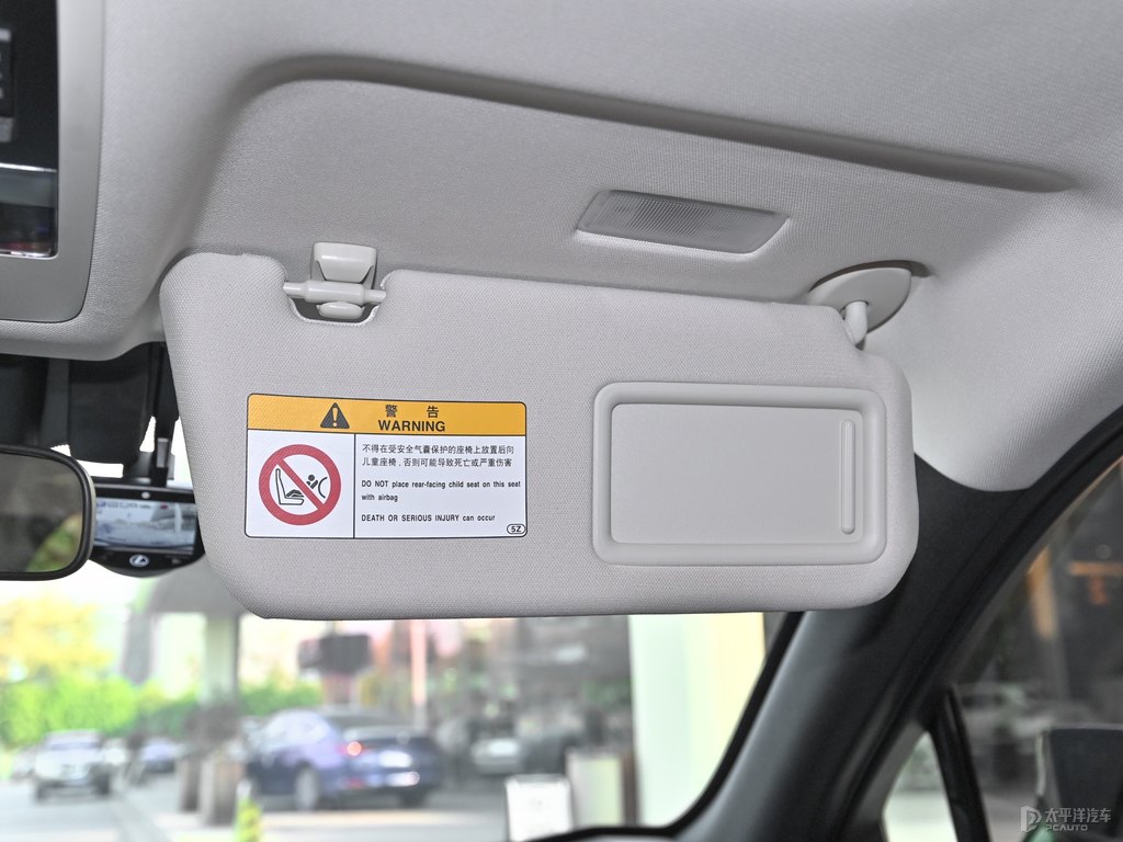 琥珀色雷克薩斯UX車廂內(nèi)飾圖片