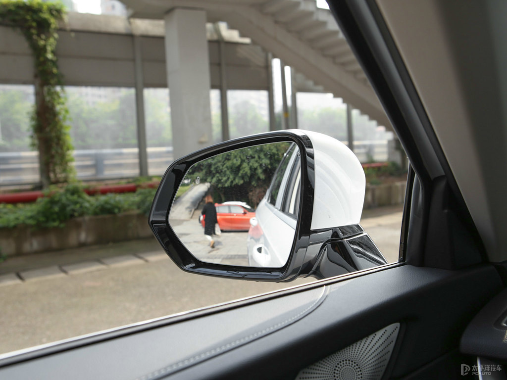 玉釉白哈弗H6車身外觀圖片