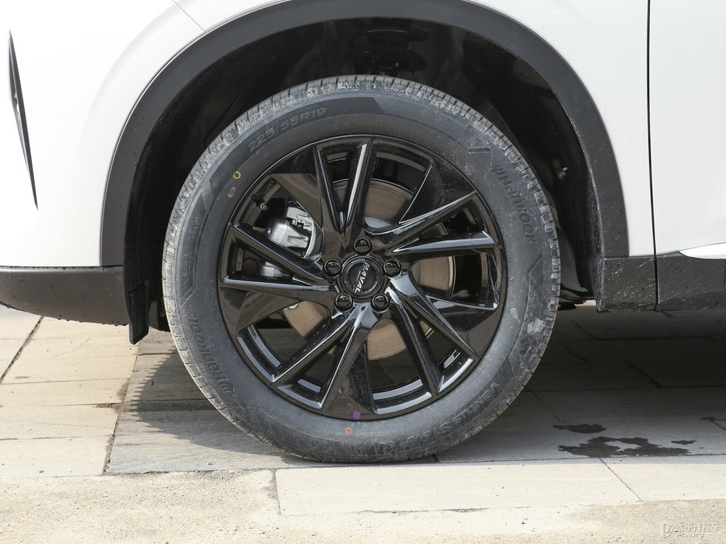 玉釉白哈弗H6車身外觀圖片