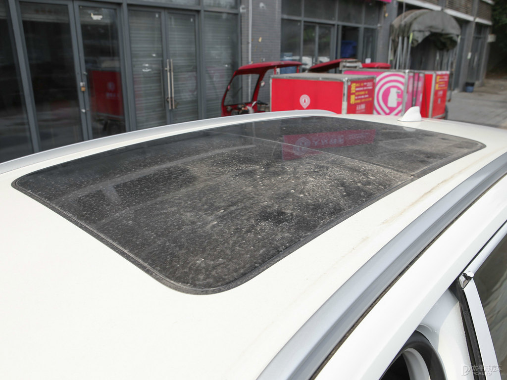玉釉白哈弗H6車身外觀圖片