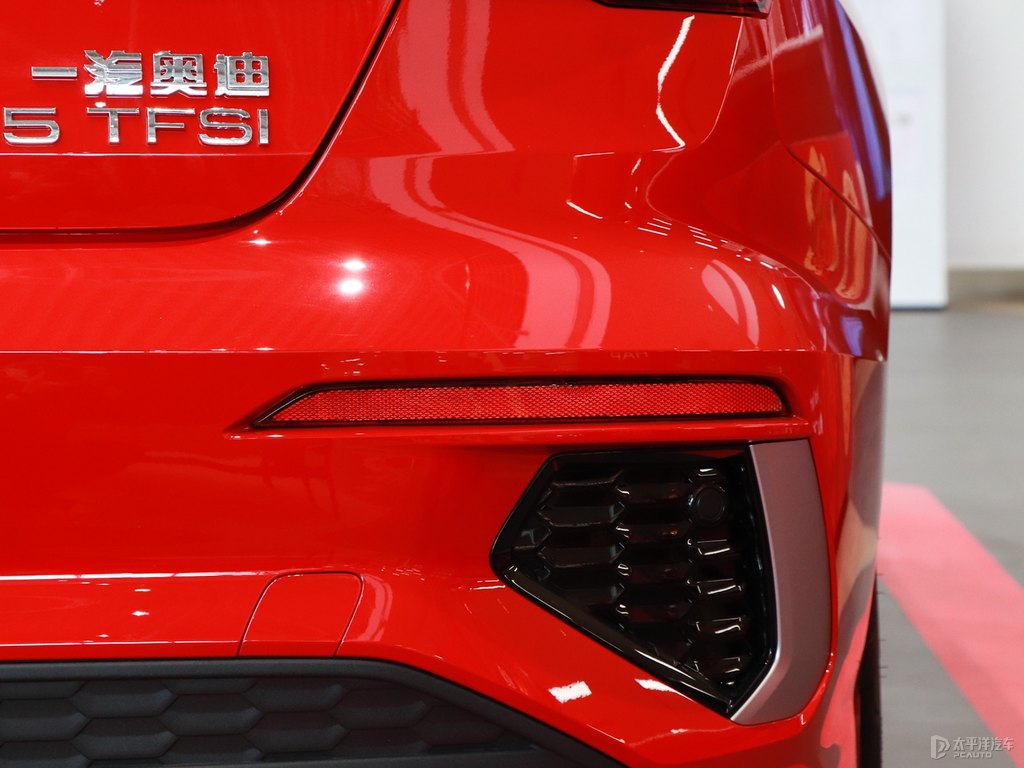 探戈紅奧迪A3車尾外觀圖片