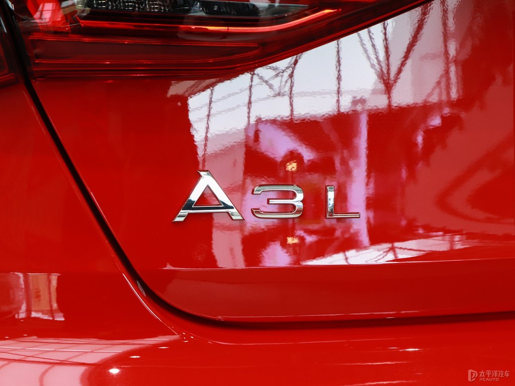 探戈紅奧迪A3車尾外觀圖片