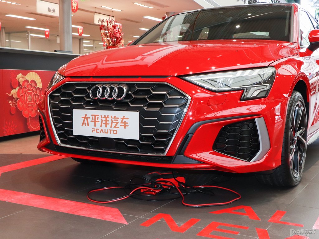 探戈紅奧迪A3車頭外觀圖片