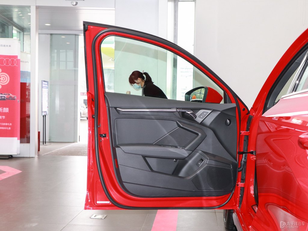 探戈紅奧迪A3車(chē)廂內(nèi)飾圖片