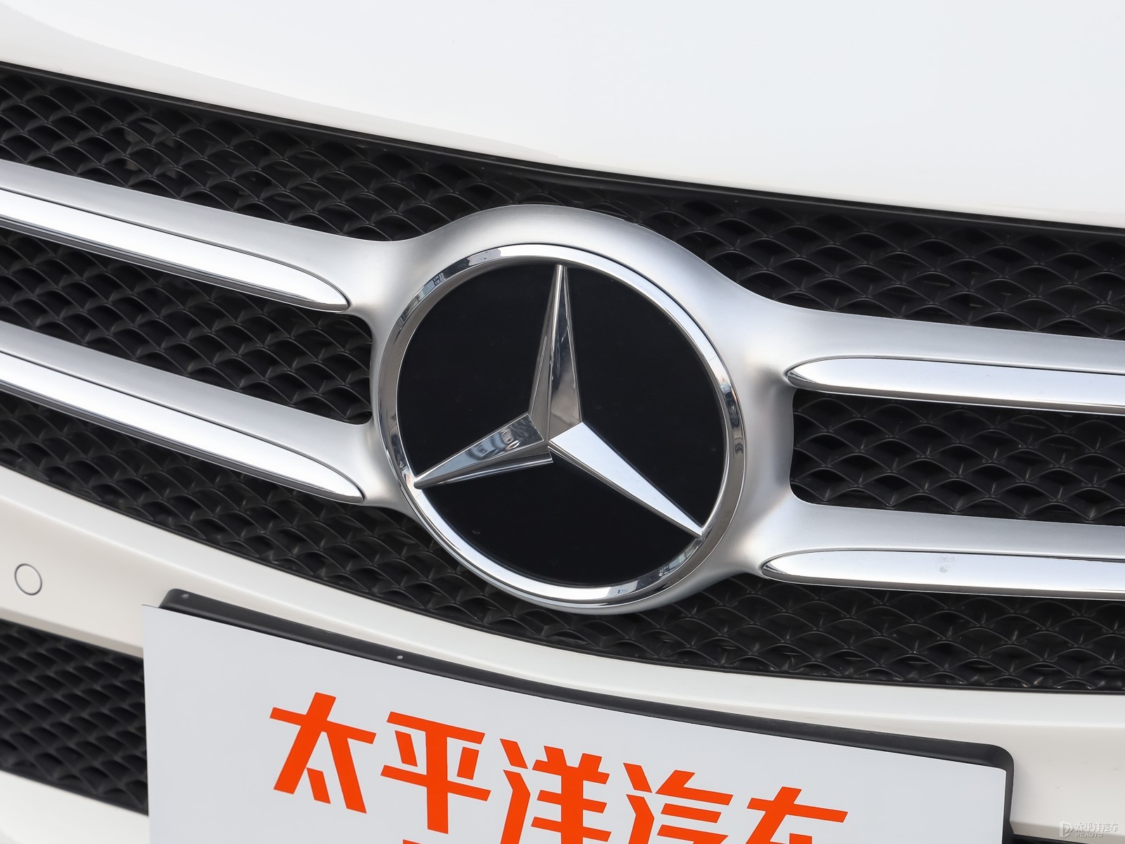 奔馳B級(jí)外觀高清大圖