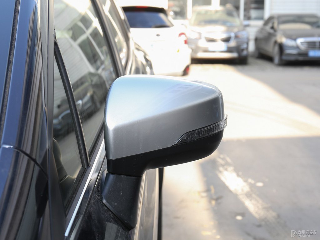 午夜珠光藍(lán)斯巴魯XV車身外觀圖片