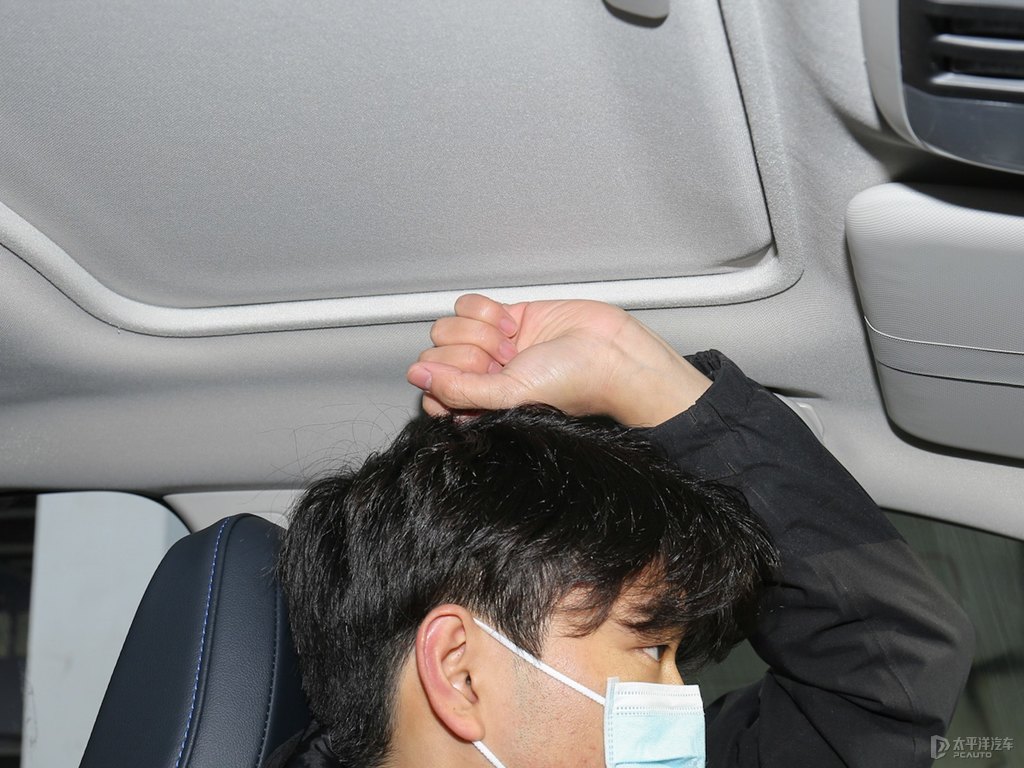 午夜珠光藍(lán)斯巴魯XV駕乘空間空間圖片