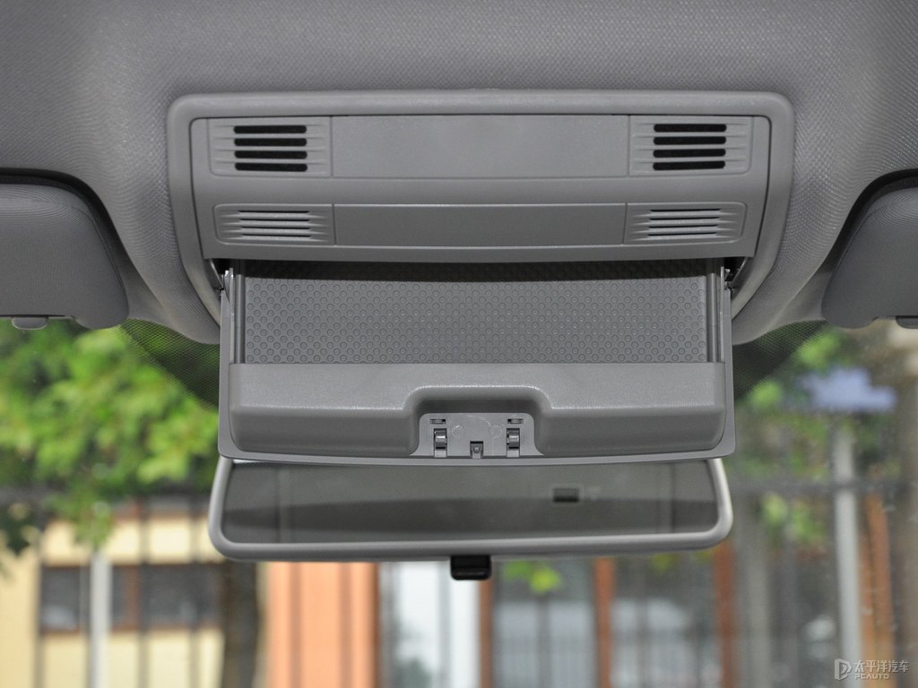 極地白探影車廂內(nèi)飾圖片