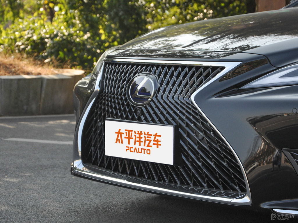 至臻黑雷克薩斯LS車頭外觀圖片