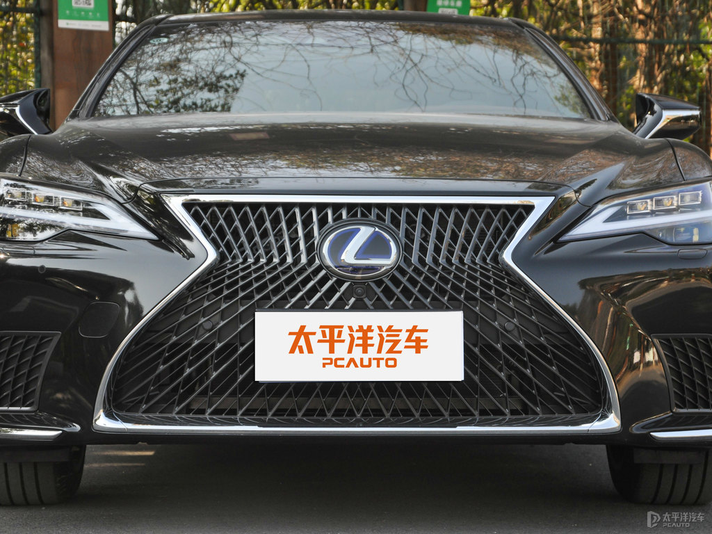 至臻黑雷克薩斯LS車頭外觀圖片