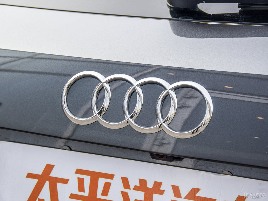 天云灰奧迪Q3車尾外觀圖片