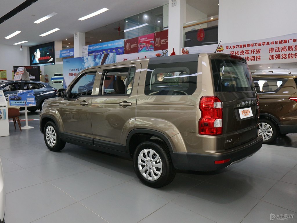凱庫(kù)拉棕長(zhǎng)安歐尚X70A整車(chē)外觀外觀圖片