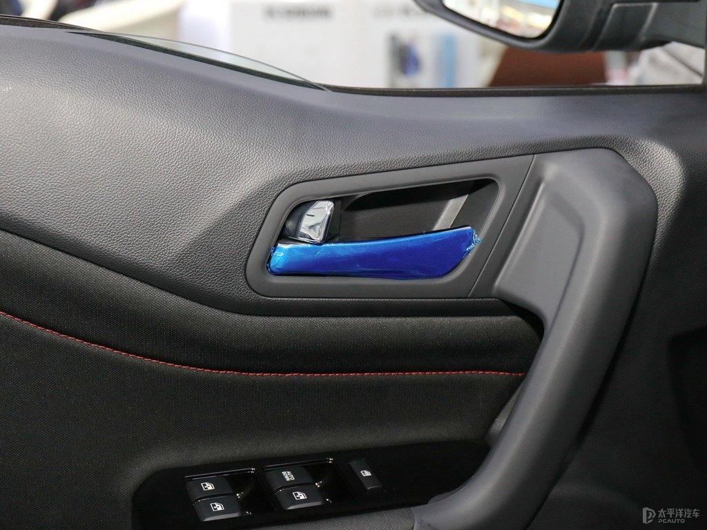 凱庫(kù)拉棕長(zhǎng)安歐尚X70A車廂內(nèi)飾圖片