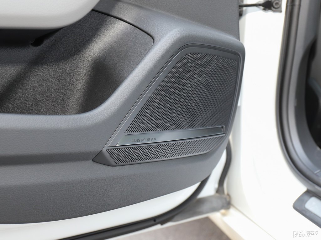 朱鷺白奧迪A6(進(jìn)口)車廂內(nèi)飾圖片