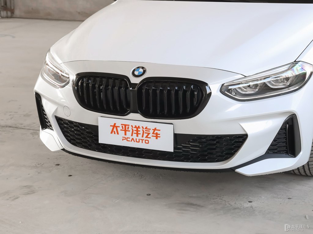 礦石白寶馬1系車頭外觀圖片
