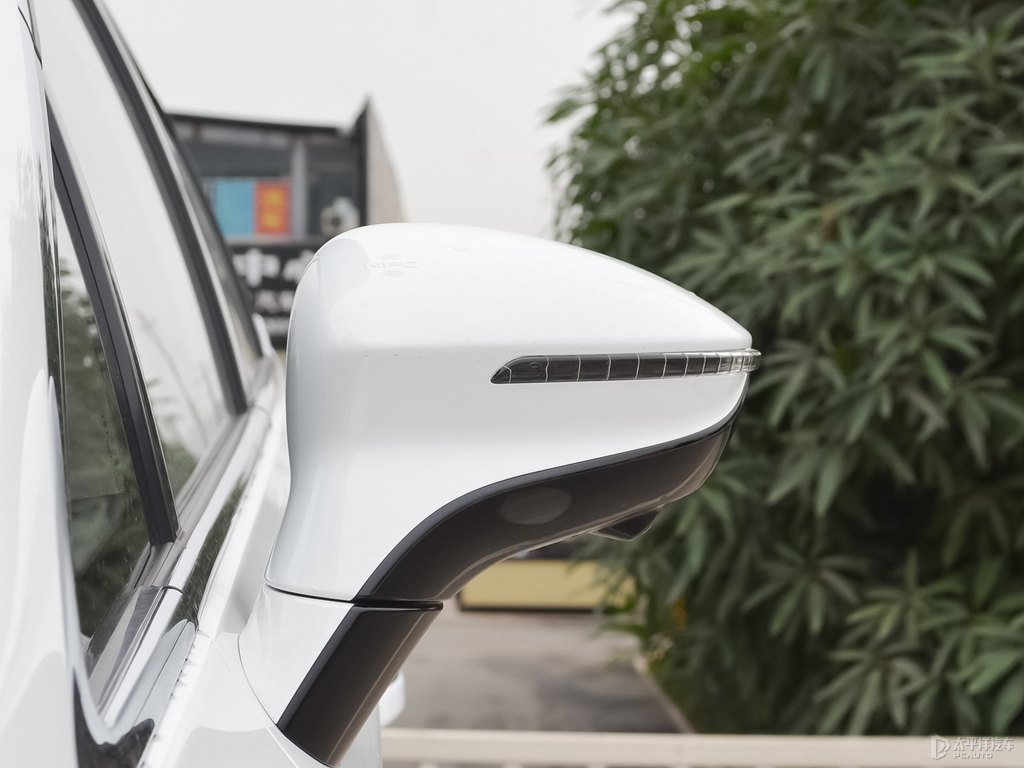 水晶白宋MAX車身外觀圖片