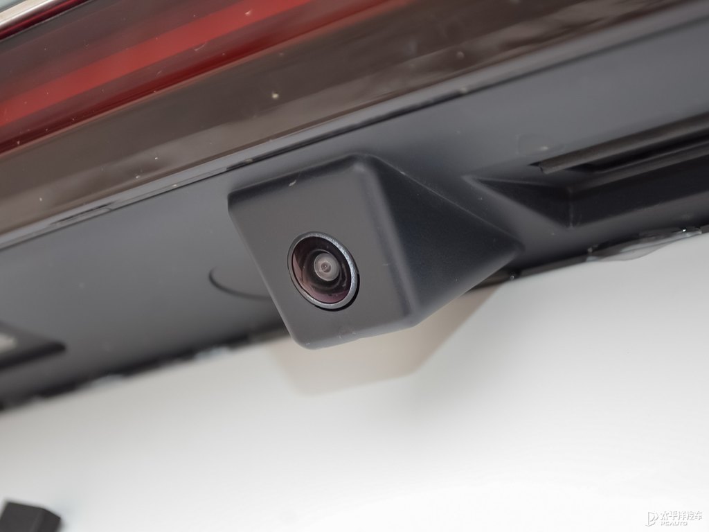 水晶白宋MAX車尾外觀圖片