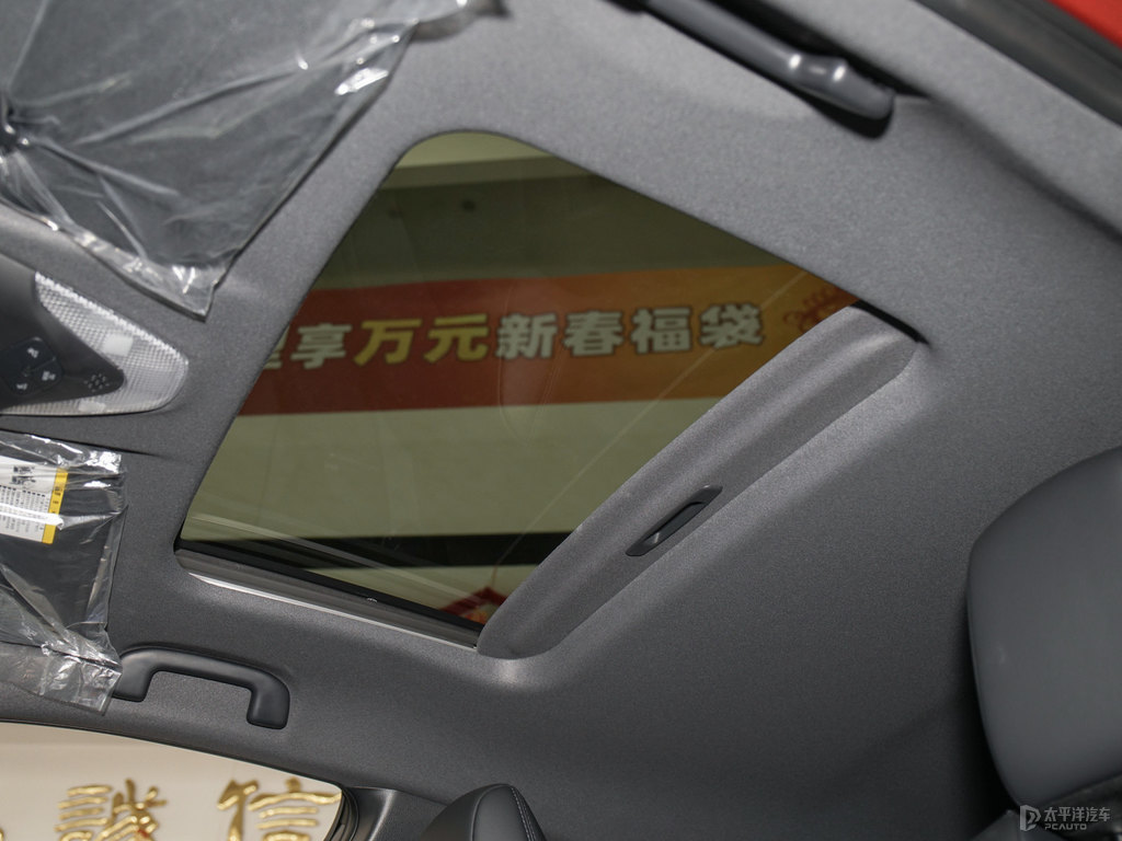 絳珠紅奕澤IZOA車廂內(nèi)飾圖片