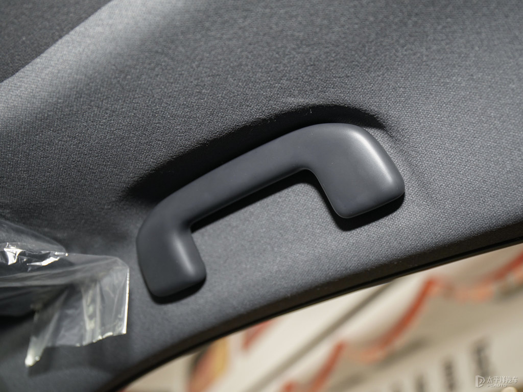 絳珠紅奕澤IZOA車廂內(nèi)飾圖片