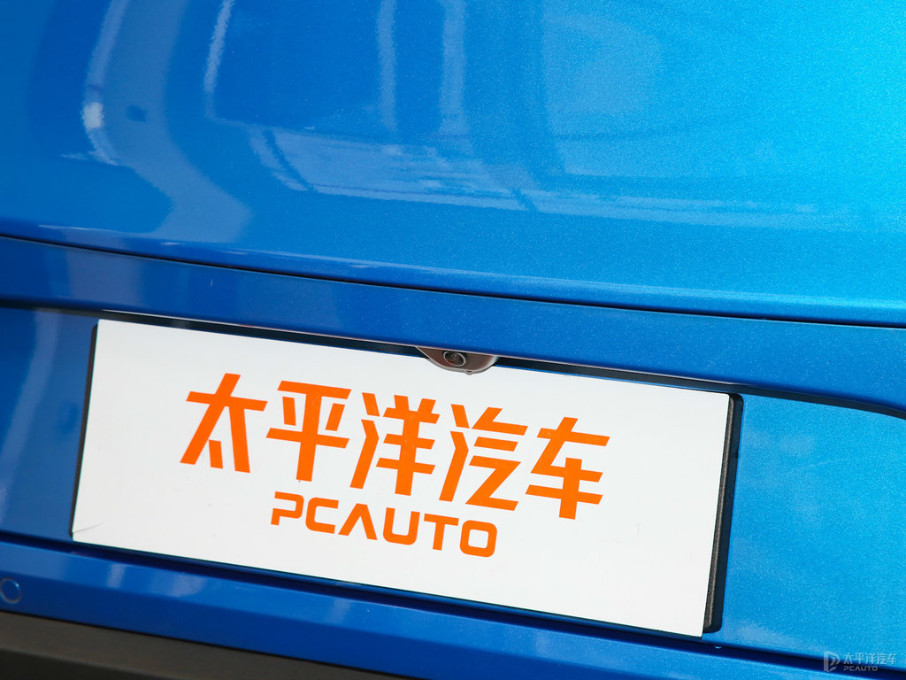 電光藍(lán)Stelvio斯坦維車(chē)尾外觀圖片