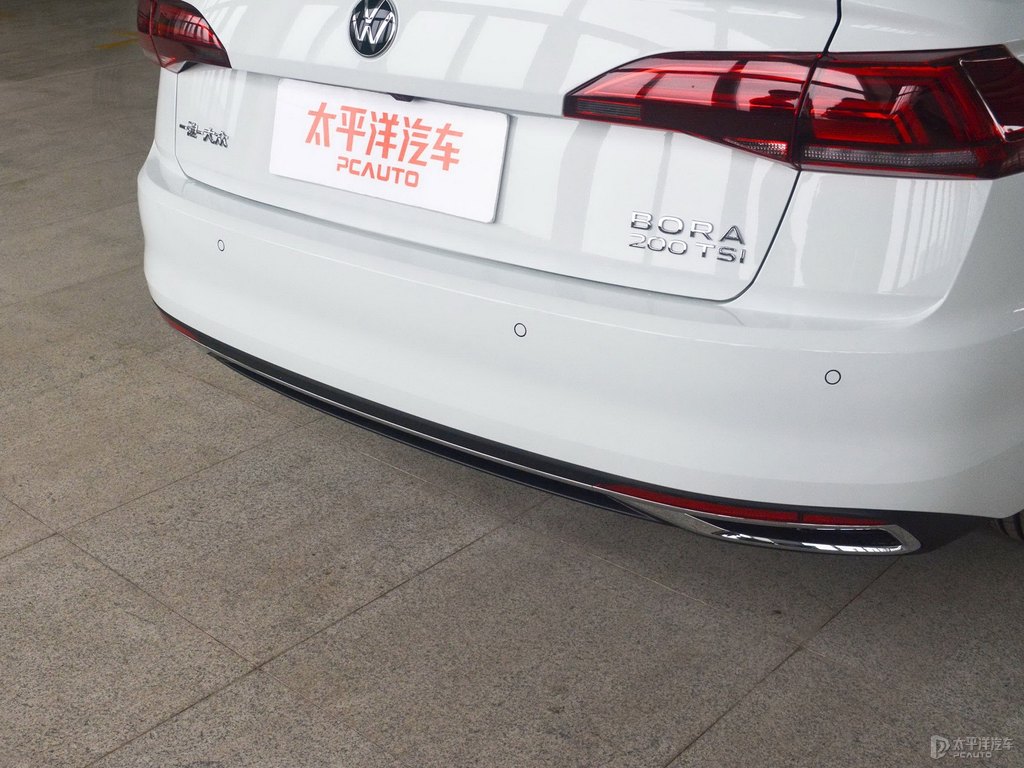 極地白寶來(lái)車尾外觀圖片