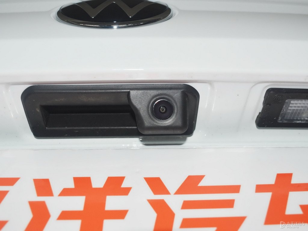 極地白寶來(lái)車(chē)尾外觀圖片