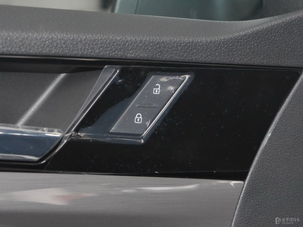 極地白寶來車廂內(nèi)飾圖片
