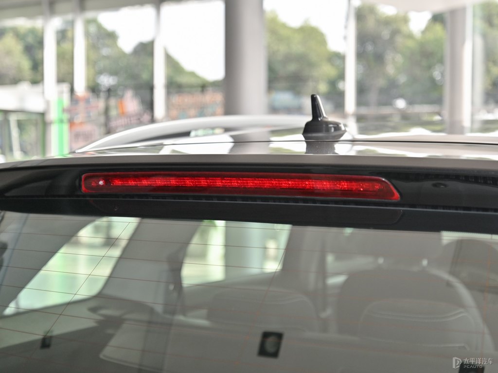 沉靜黑柯迪亞克車(chē)尾外觀圖片
