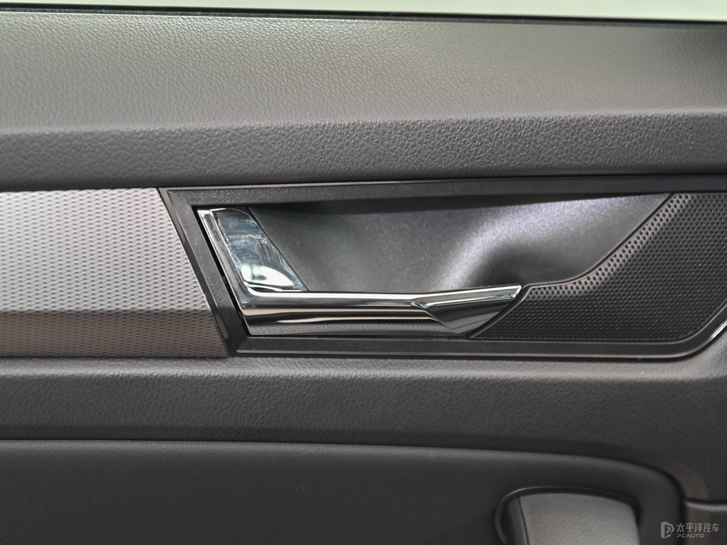 沉靜黑柯迪亞克車廂內(nèi)飾圖片