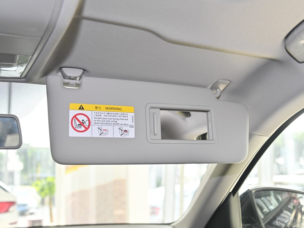 沉靜黑柯迪亞克車廂內(nèi)飾圖片