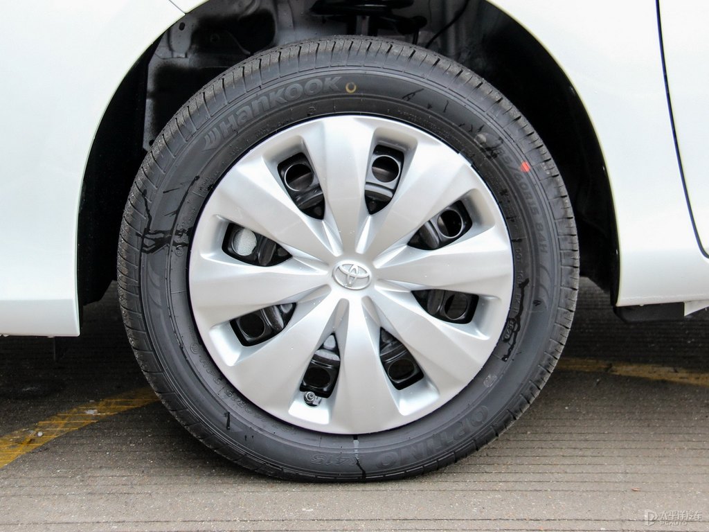 天際白YARiS L 致炫車身外觀圖片