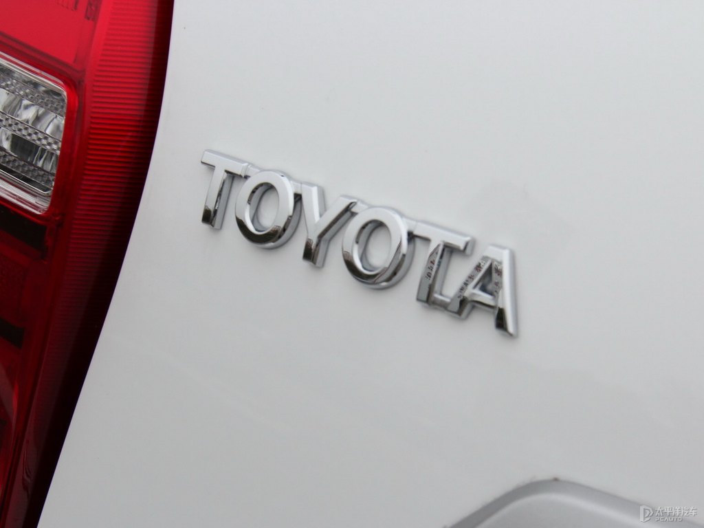 天際白YARiS L 致炫車尾外觀圖片