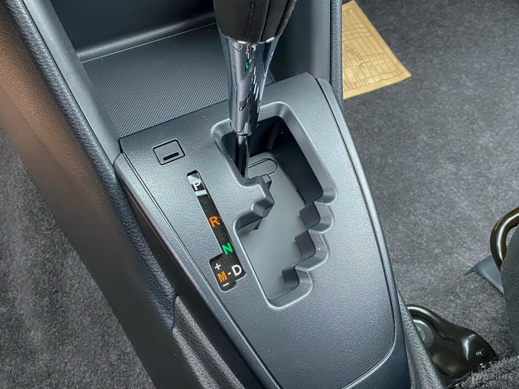 天際白YARiS L 致炫中控內(nèi)飾圖片