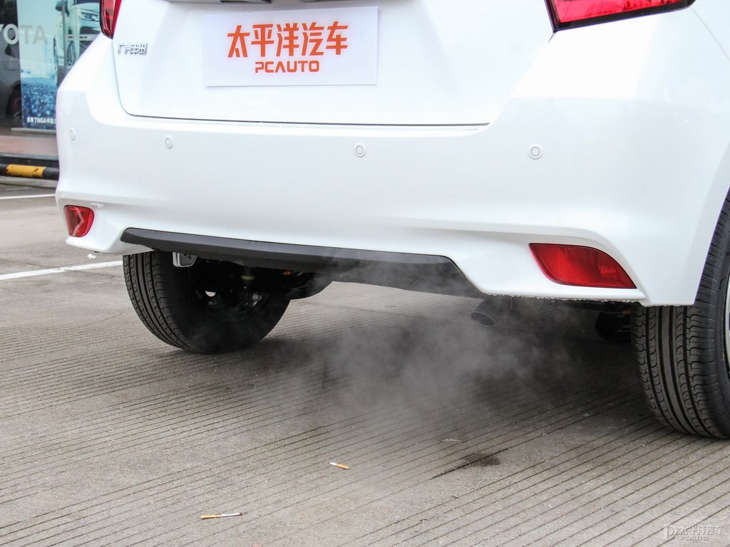天際白YARiS L 致炫車尾外觀圖片