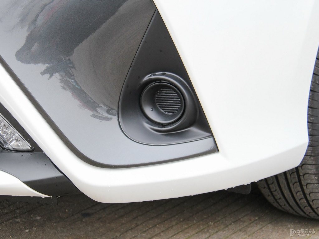 天際白YARiS L 致炫車頭外觀圖片