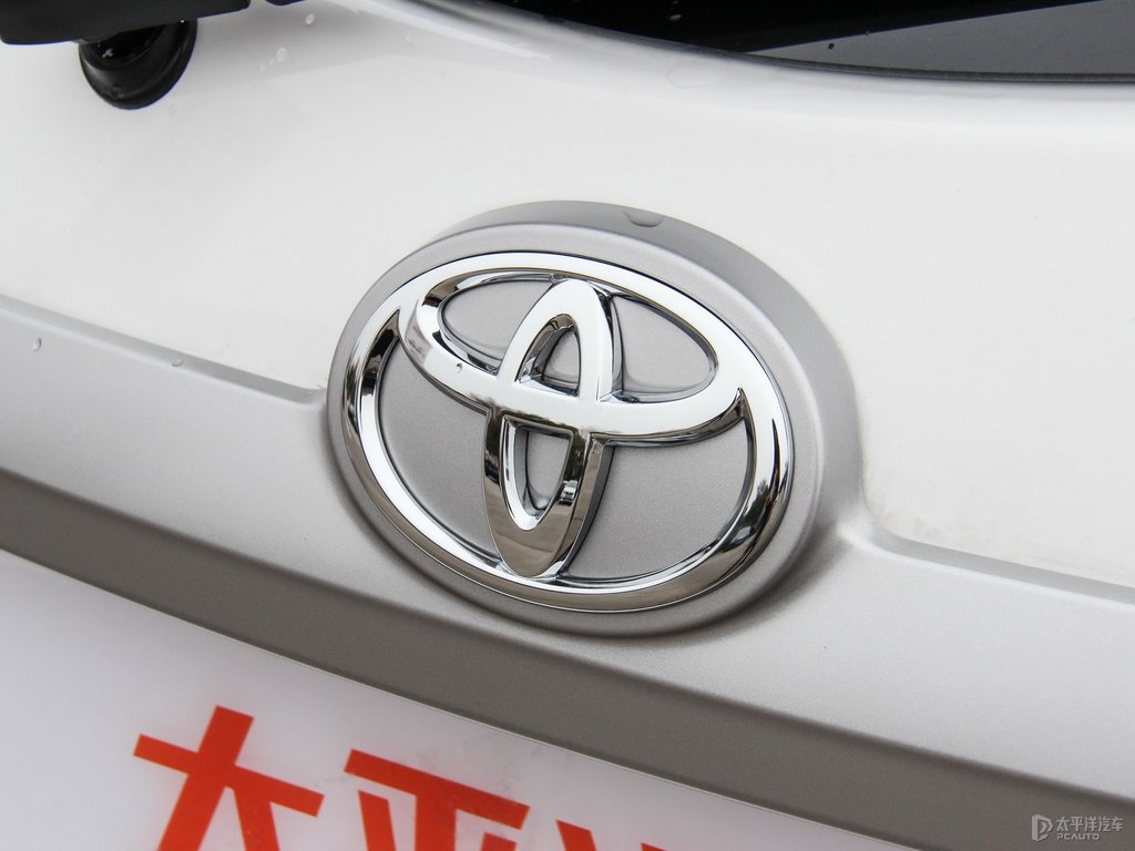 天際白YARiS L 致炫車尾外觀圖片