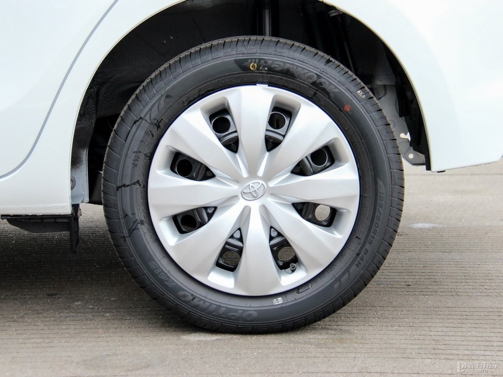 天際白YARiS L 致炫車(chē)身外觀圖片