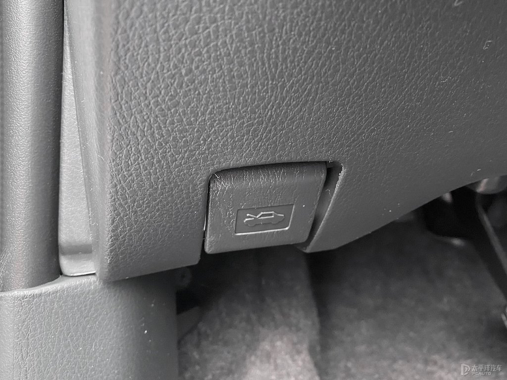 天際白YARiS L 致炫中控內飾圖片