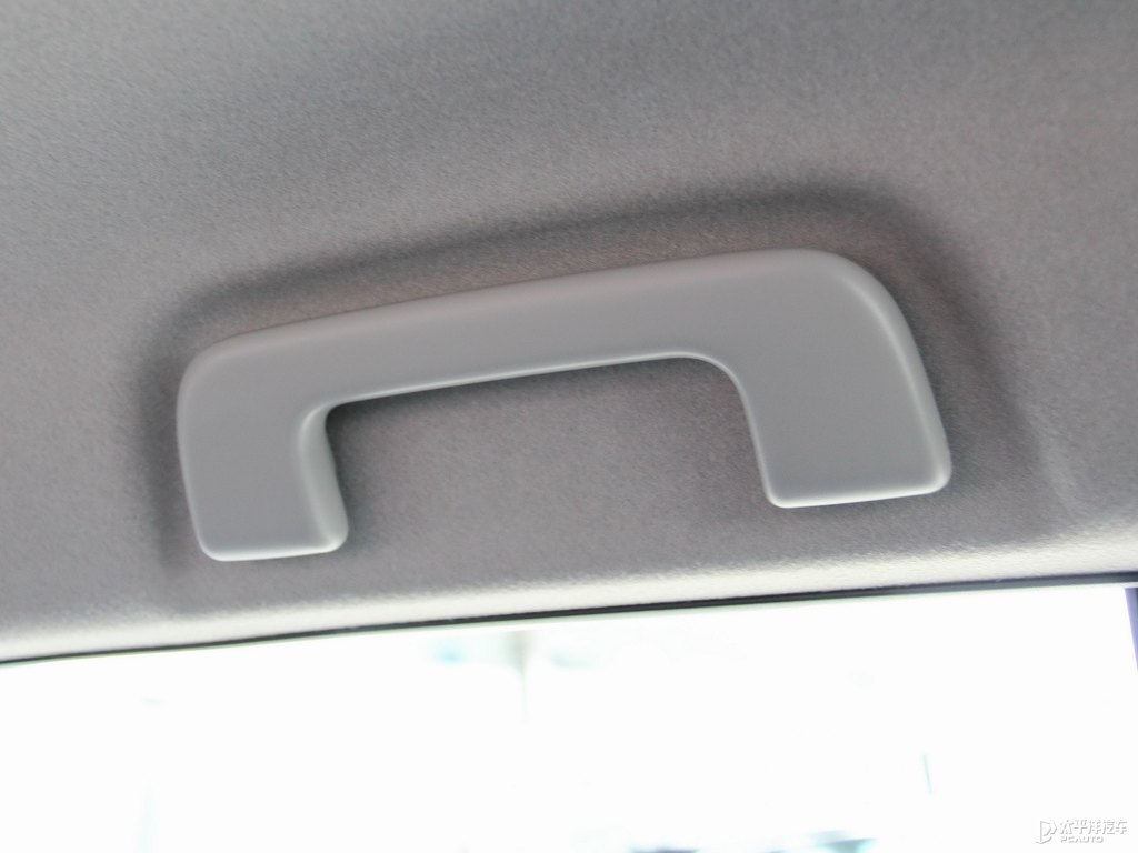 天際白YARiS L 致炫車廂內(nèi)飾圖片