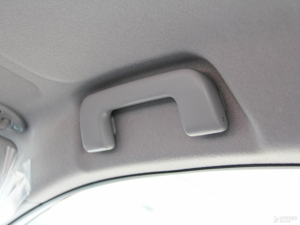 天際白YARiS L 致炫車廂內(nèi)飾圖片