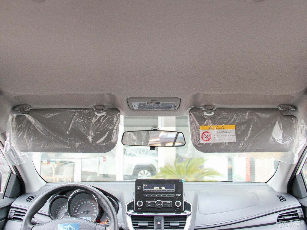 天際白YARiS L 致炫車廂內(nèi)飾圖片