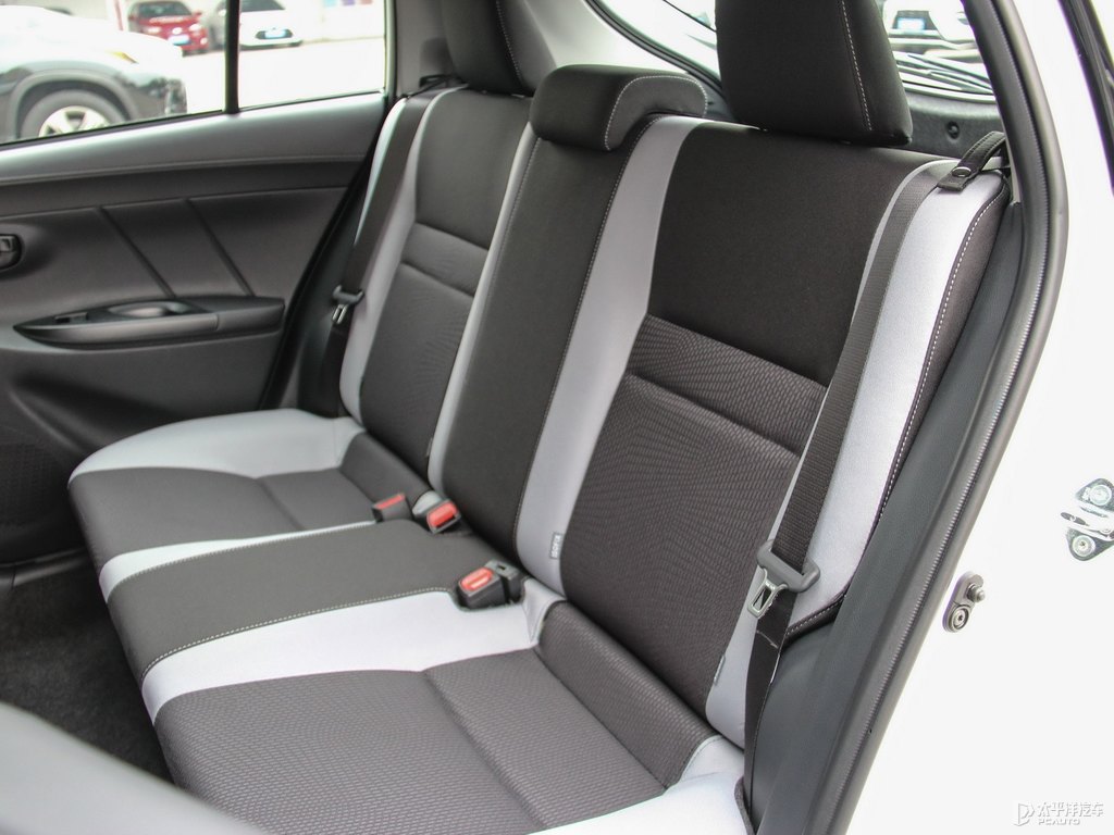 天際白YARiS L 致炫座椅內(nèi)飾圖片