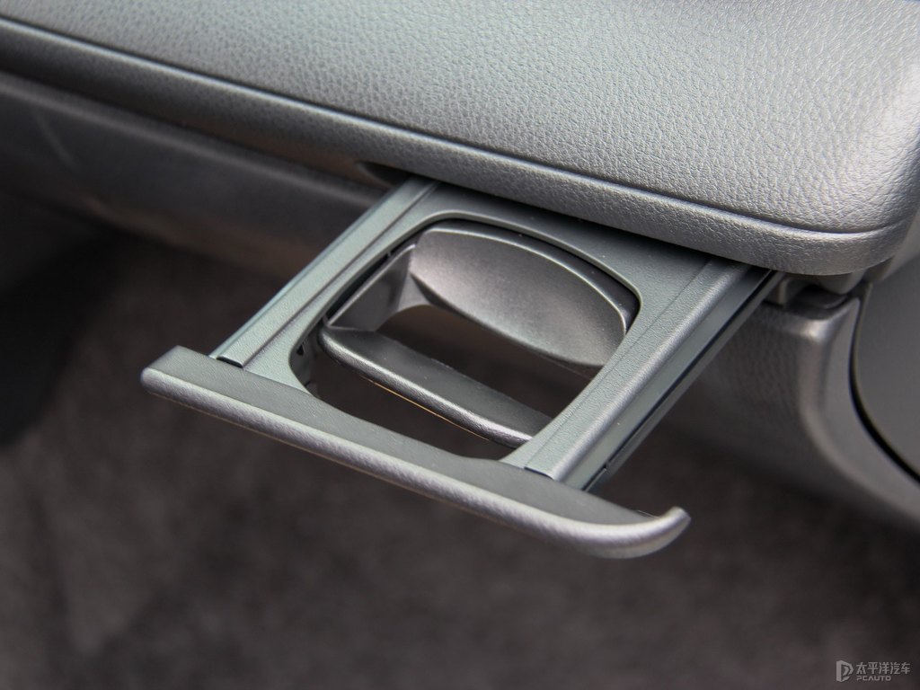 天際白YARiS L 致炫儲(chǔ)物空間空間圖片