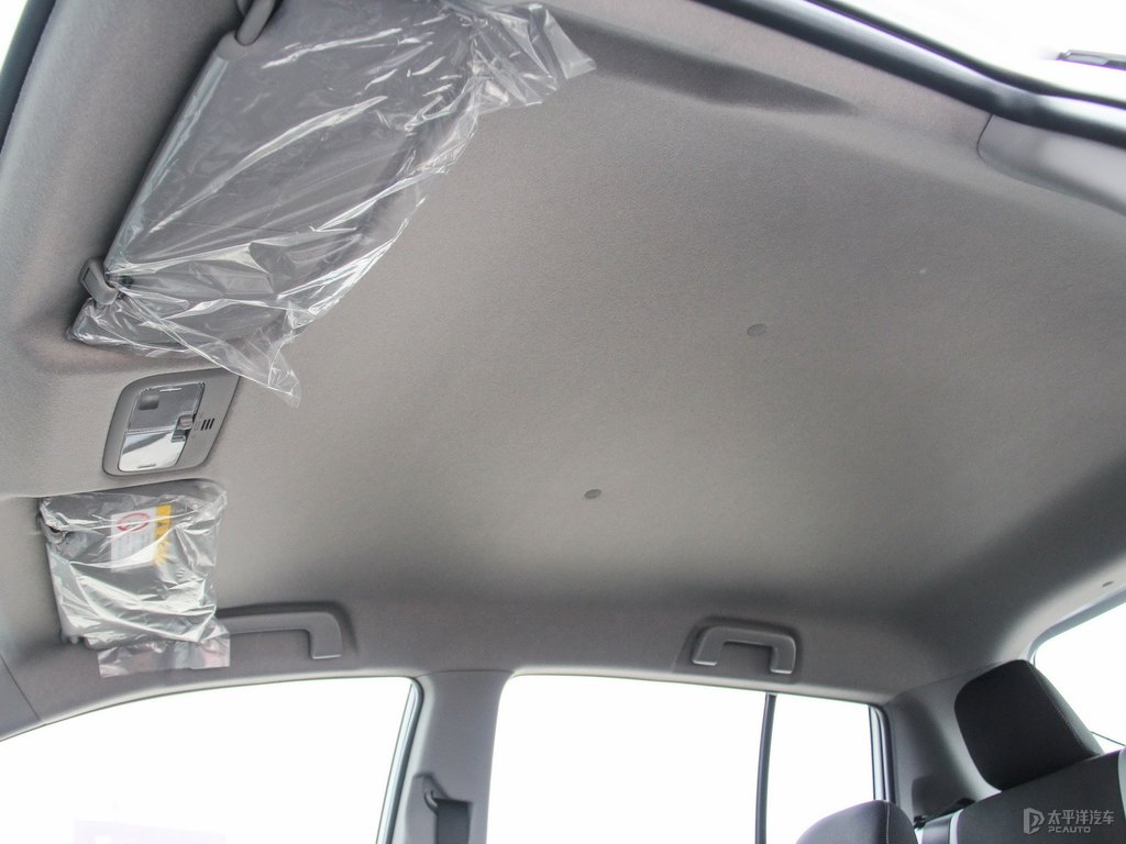 天際白YARiS L 致炫車廂內(nèi)飾圖片