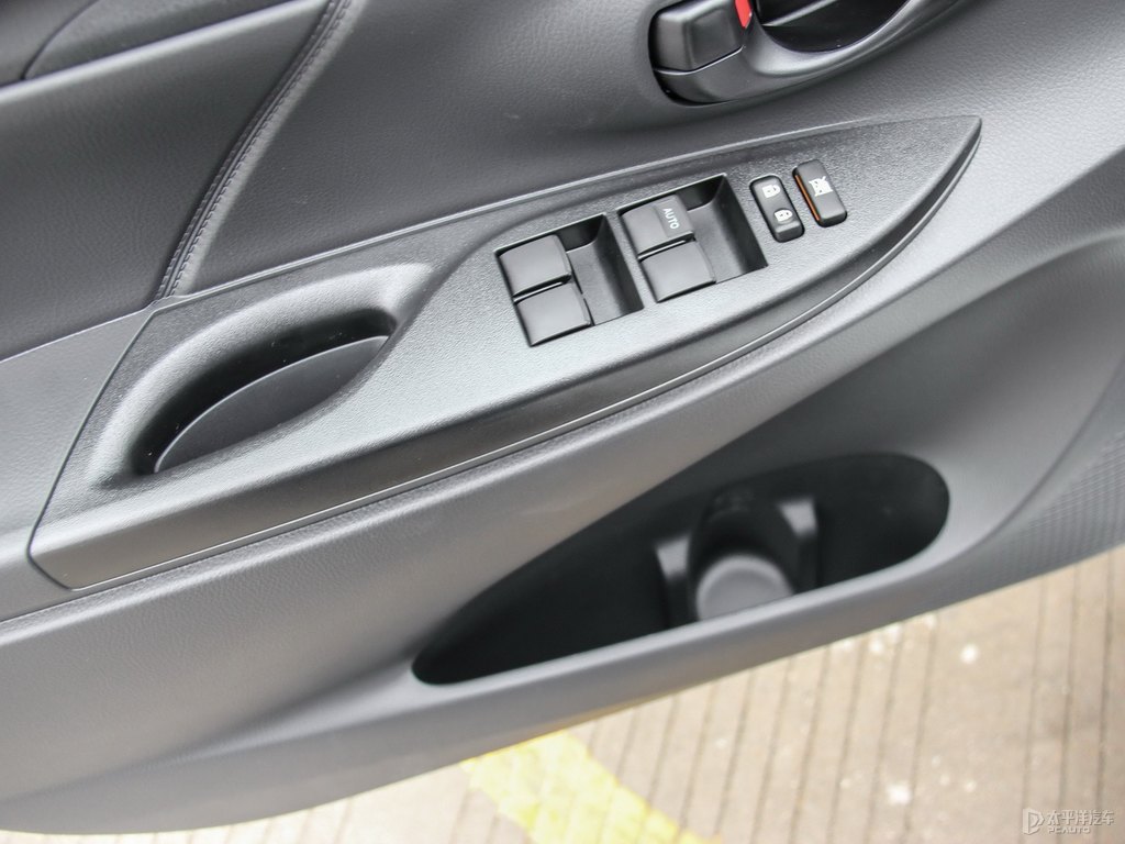 天際白YARiS L 致炫儲(chǔ)物空間空間圖片
