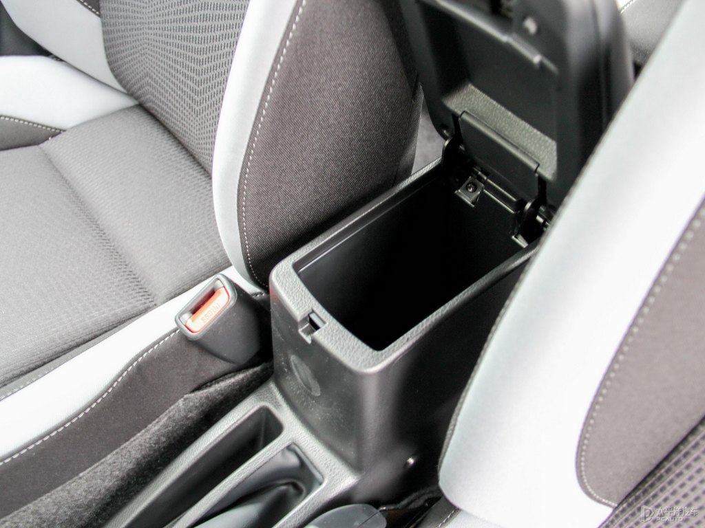 天際白YARiS L 致炫儲物空間空間圖片