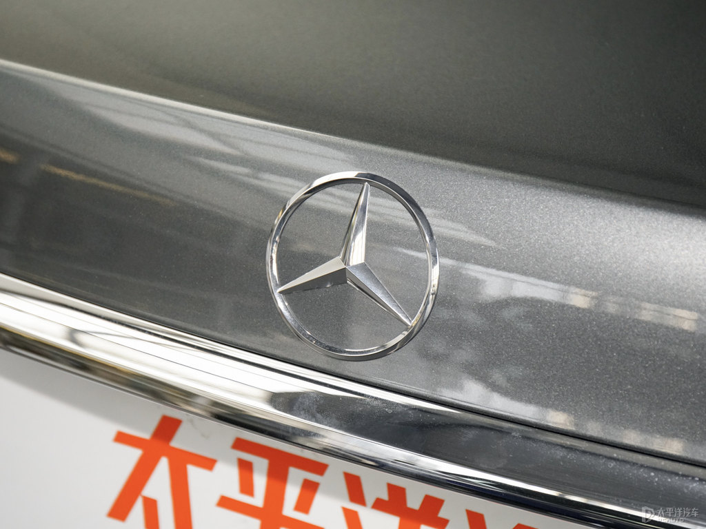月光石灰奔馳E級(jí)車尾外觀圖片