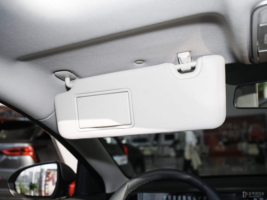 閃光冰晶白逸動PLUS車廂內(nèi)飾圖片