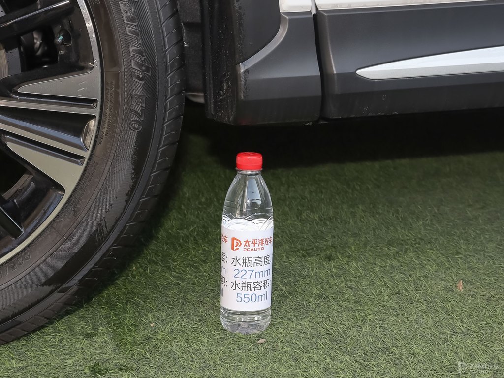 珍珠白奕歌車身外觀圖片